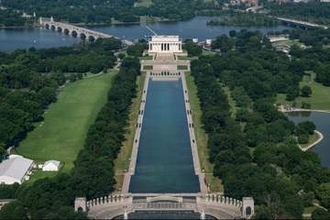 米リンカーン記念堂の反射池、損壊の罪でカヌーの元五輪選手を起訴
