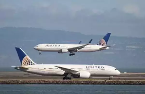 最古の機体に最新の内装――使用年数45年の旅客機が今も飛び続ける理由