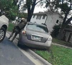 女性射殺の米ICE捜査官、6月の捜査時に車で引きずられ負傷していた　発砲事件への影響指摘する声も