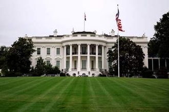 米大統領執務室でトランプ氏に対し祈る動画が公開、カトリックの司教らが謝罪