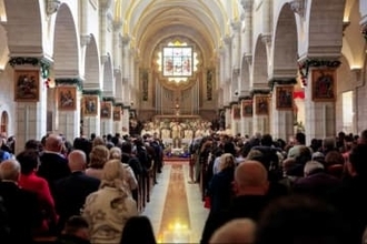 ベツレヘムで3年ぶりにクリスマス行事、ヨルダン川西岸の苦難は続く