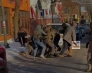 米ミネアポリス銃撃、男性は射殺前に連邦捜査官に銃を取り上げられていた　CNN映像分析