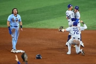 WS第6戦、ドジャースがブルージェイズに勝利　佐々木に代えグラスノーを緊急投入