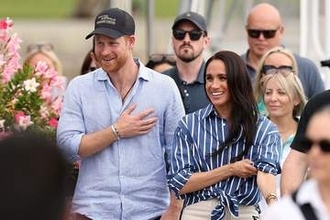 英チャールズ国王、ヘンリー王子とメーガン妃を私邸に招く　一家全員との対面は4年ぶり
