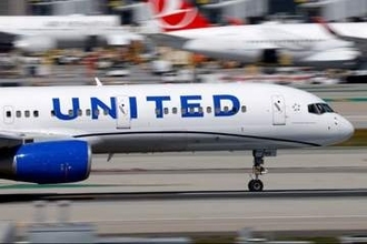 米ユナイテッド航空機、着陸時にドローンとあわや衝突　操縦士が証言