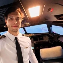 小型機を操縦の教官が飛行中に飛び降りて死亡、訓練生が自力で着陸　アルゼンチン