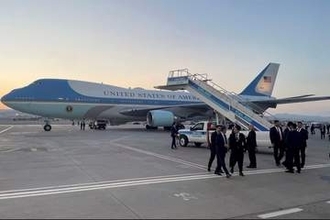 別機で秘密裏にトルコ出国のトランプ氏、複数の側近が同行　肩撃ちミサイルの脅威で乗り換えか