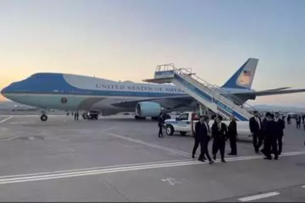 別機で秘密裏にトルコ出国のトランプ氏、複数の側近が同行　肩撃ちミサイルの脅威で乗り換えか