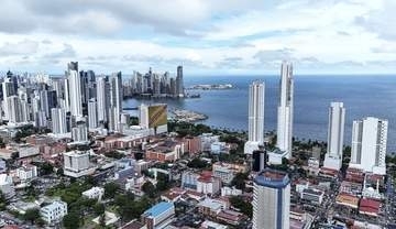 パナマでM7・7の地震、建物や道路に損傷被害　運河の橋が揺れる場面も