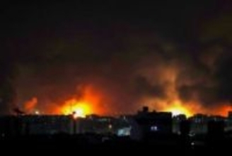 イラン狙い空爆、テヘランの空港が炎上