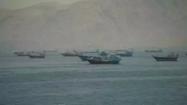 イラン、ホルムズ海峡通過を試みた船舶に警告射撃