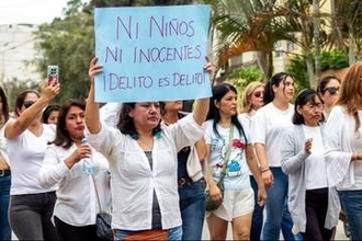 16歳少年がバスの中で同級生からレイプ被害、学校でのリスク浮き彫りに　ペルー