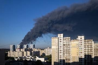ロシアのドローン攻撃で倉庫爆発、27人死亡　キーウ近郊