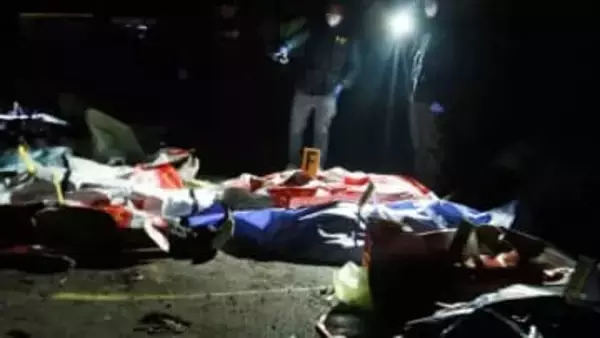 バスが渓谷に転落、15人死亡　中米グアテマラ