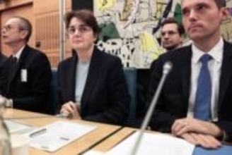 ルーブル美術館の館長が辞任、「世紀の強盗」受け