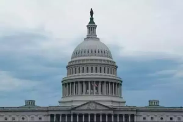 トランプ氏の対イラン戦争権限を制限する決議案、上院が可決　共和党から4人造反