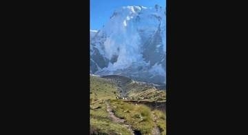 ロシア南部で雪崩、登山者11人が死亡