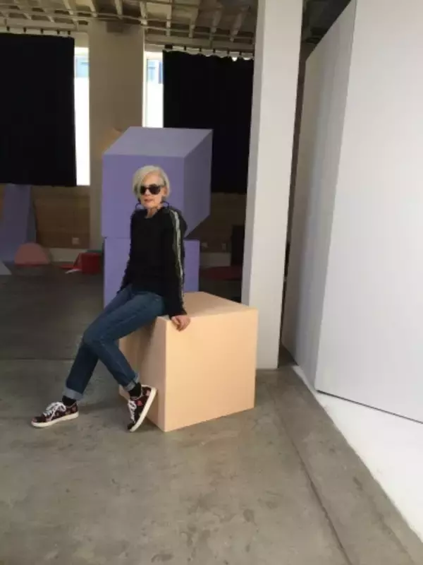 「自己表現が苦手な女性へ。60代のファッションアイコンが伝えたいこと」の画像