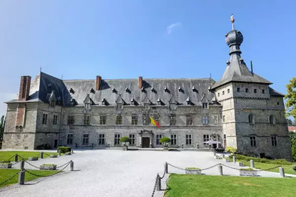 「城主のプリンセスに会える、ベルギーの城下町シメイを行く旅」の画像