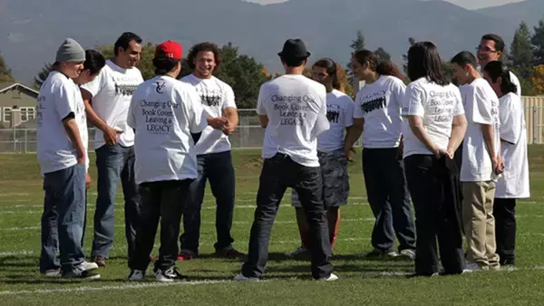 「人は「男」にも「女」にもならなくていい／ 『男らしさという名の仮面』濱野ちひろ」の画像