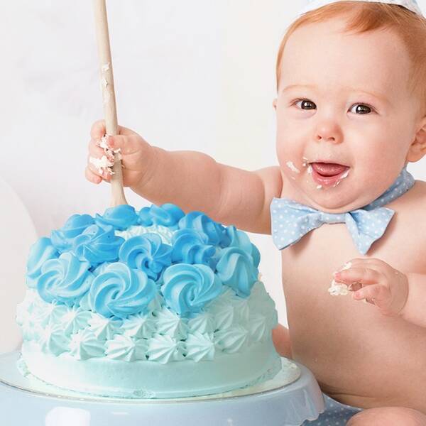 1歳の誕生日に手づかみでケーキを食べる スマッシュケーキ が話題に 赤子は普通に食べさせても全部スマッシュ の声も 18年12月25日 エキサイトニュース