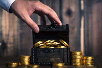 年収600万円台の貯金額は？「貯金3000万円。老後を考えるともう少し貯めたい」「年収600万円で月10万貯金」