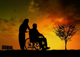 介護経験者の8割「身体的・精神的に負担感じる」　5人に1人は「2人以上の同時介護」を経験