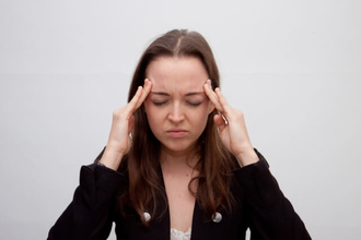 自称"アットホーム"なブラック企業を2日で退職した40代女性「同僚が泣きながらケーキを作っていました」