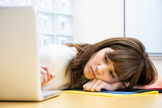 新型コロナによる在宅ワークで困ること「一日どこにも行かずに過ごしてしまった…という気分に」「子どもがいて落ち着かない」