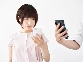 何気なく夫のスマホを見たら ロック画面に映っていたモノ に絶句 19年10月7日 エキサイトニュース 何気なく夫のスマホを見たら ロック画面に映っていたモノ に絶句 19年10月7日 エキサイトニュース