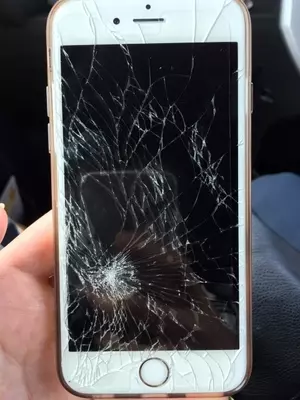 画面の割れたスマホで切り傷 放置した男性が指の一部を切除 恐怖と驚愕の声が続々 19年8月6日 エキサイトニュース