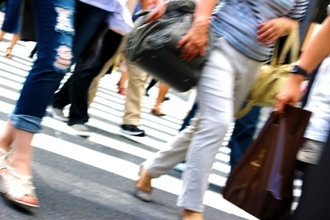 神奈川県民は全国一“せっかち”なことが判明！　早歩き率1位、長時間通勤による余裕のなさが要因か