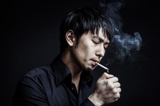 好きになった男性が喫煙者、どうすればいい？ 「それだけで彼の人間性を否定するって狭い了見」と批判も