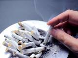 「「なぜ最近の若者はタバコを吸わない！カッコいいだろ！」という時代錯誤の主張　「狭い喫煙室」で懸命に吸う姿は別にカッコよくない」の画像1