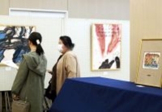 中尾彬さん寄贈品公開　自ら描いた絵含む全３８点　木更津でコレクション展　３０日まで