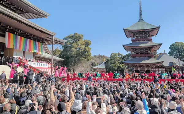 【写真多数】大河俳優ら「福は内」　團十郎さん親子、横綱も　成田山新勝寺節分会に６万人