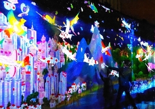 描いた絵、生き生きと　触れて動かし、操縦も　芝山・航空博物館チームラボが体験型作品