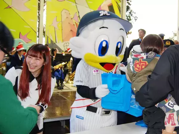 音楽、クイズで「年末年始安全に」　イオン幕張新都心で出動式　千葉ロッテ・マーくんも一日署長に