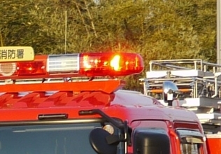 船橋でアパート火災、１人の遺体　「窓が割れ、激しい炎が出ている」と通報