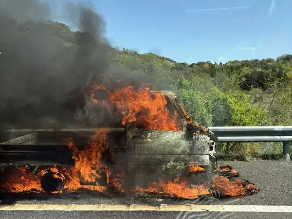 【速報】館山自動車道で車火災発生　軽トラックか、全焼