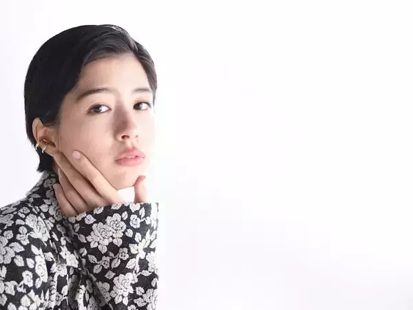 「性別関係なく、惹かれるときは惹かれるのが人間」映画『君は永遠にそいつらより若い』主演・佐久間由衣インタビュー