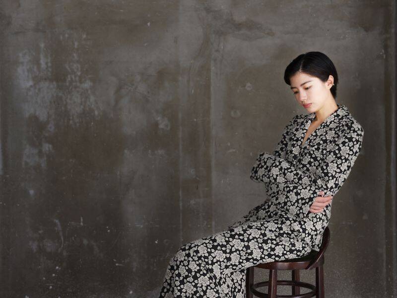 「性別関係なく、惹かれるときは惹かれるのが人間」映画『君は永遠にそいつらより若い』主演・佐久間由衣インタビュー