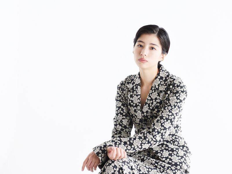 「性別関係なく、惹かれるときは惹かれるのが人間」映画『君は永遠にそいつらより若い』主演・佐久間由衣インタビュー