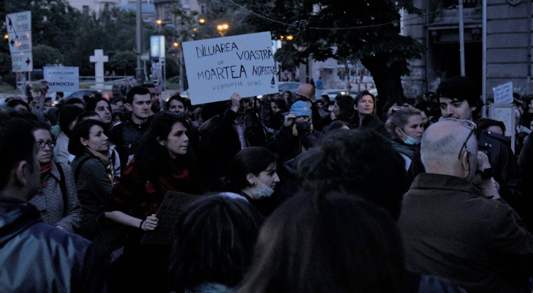 『コレクティブ 国家の嘘』日本でも他人事じゃない「腐ってやがる…！」な事実に胸をえぐられまくるドキュメンタリー映画になった理由