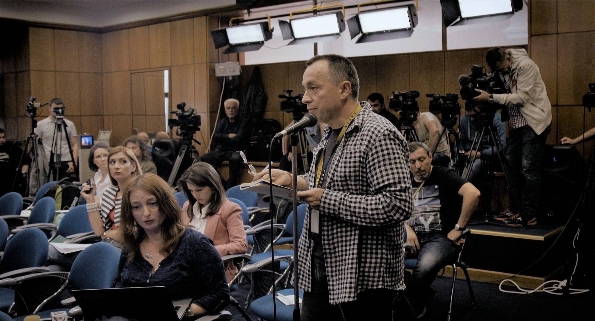 『コレクティブ 国家の嘘』日本でも他人事じゃない「腐ってやがる…！」な事実に胸をえぐられまくるドキュメンタリー映画になった理由