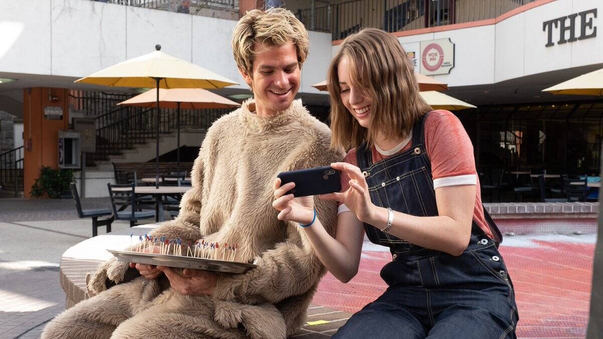 『メインストリーム』レビュー：「いいね」するのが怖くなるほどモンスター化したＳＮＳの闇を描いた衝撃作！