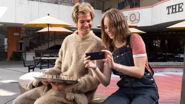 「『メインストリーム』レビュー：「いいね」するのが怖くなるほどモンスター化したＳＮＳの闇を描いた衝撃作！」の画像