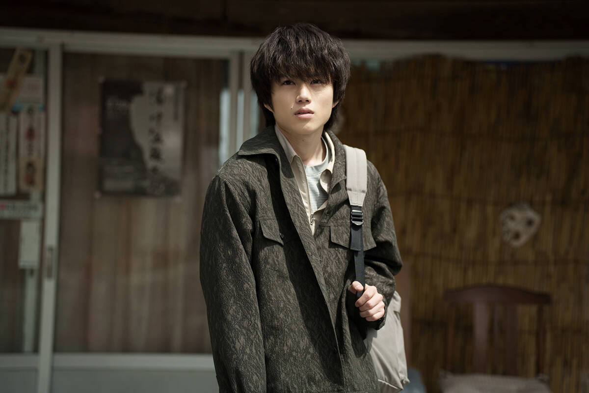 映画『八つ墓村』金田一役の尾上松也、奥智哉、堀田真由ら鍵を握る人物を捉えた場面写真10点公開