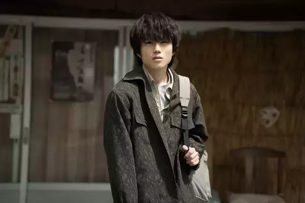「映画『八つ墓村』金田一役の尾上松也、奥智哉、堀田真由ら鍵を握る人物を捉えた場面写真10点公開」の画像