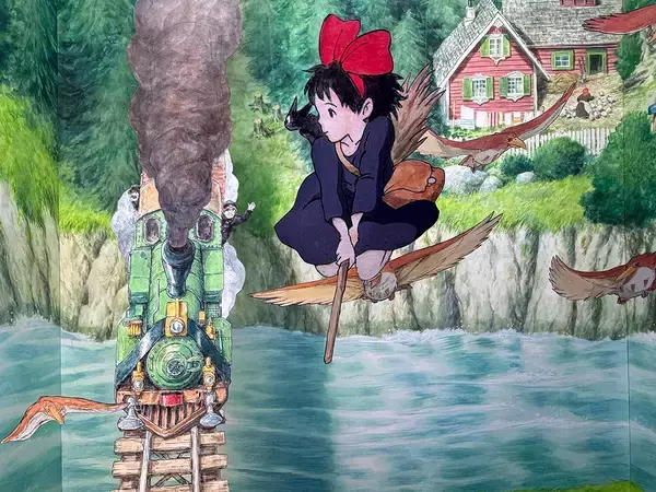 「ジブリパークで『パノラマボックス展』開催。ジェシー、アイナが声優の短編映画『魔女の谷の夜』上映も」の画像
